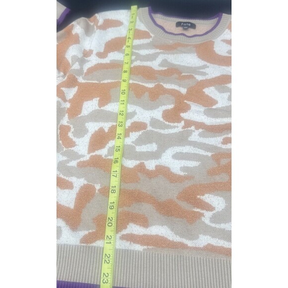 Women’s FATE Distressed ORANGE BEIGE Camo Crew Neck Pullover Sweater Sz Medium - Picture 11 of 12
